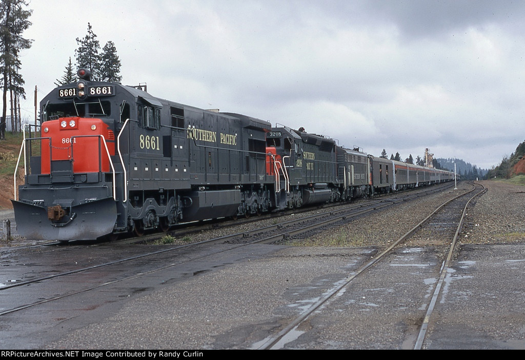 SP 8661 East on a passenger excursion